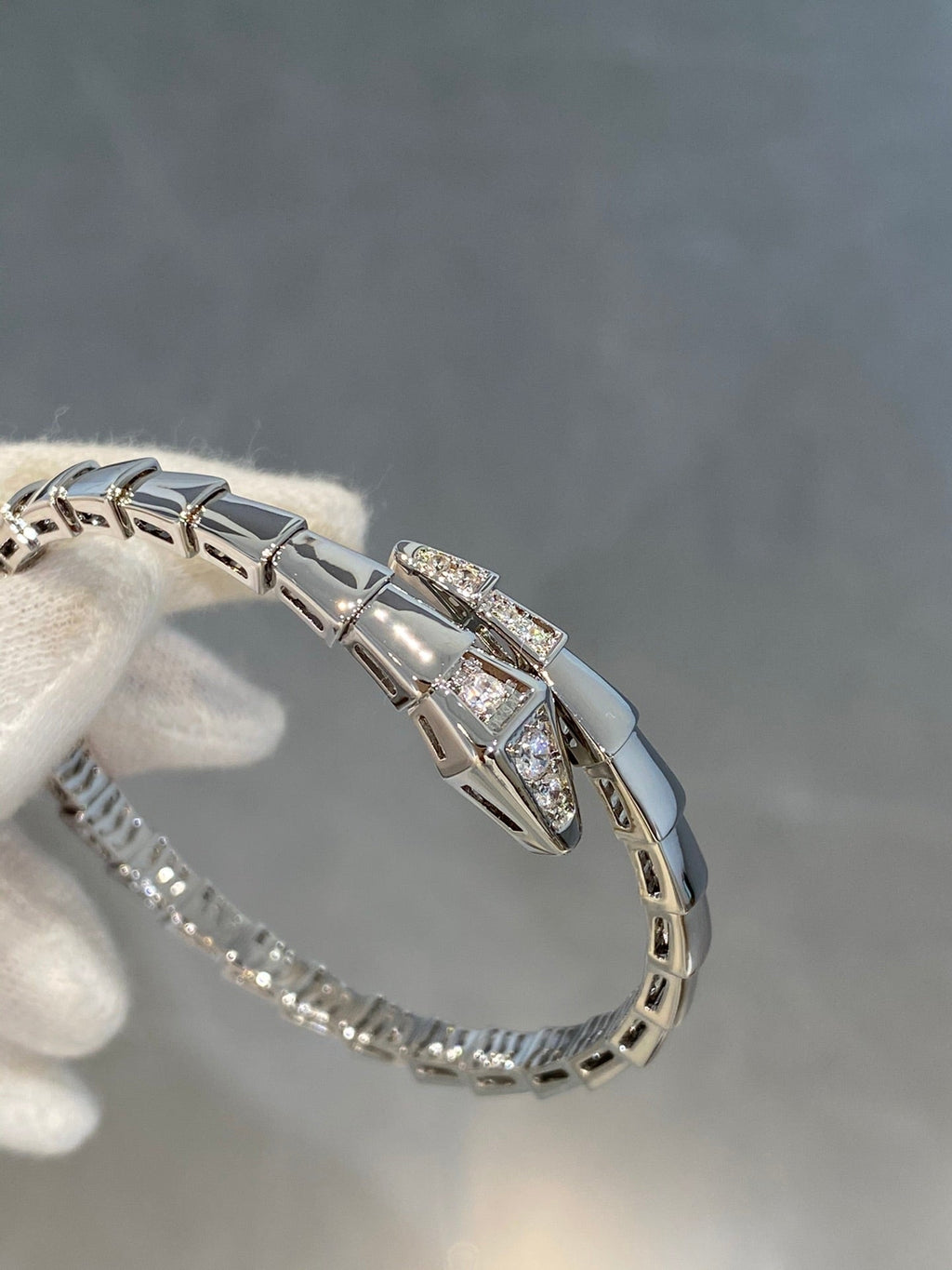 Bvlgari SERPENTI BRACELET DIAMONDS SILVER