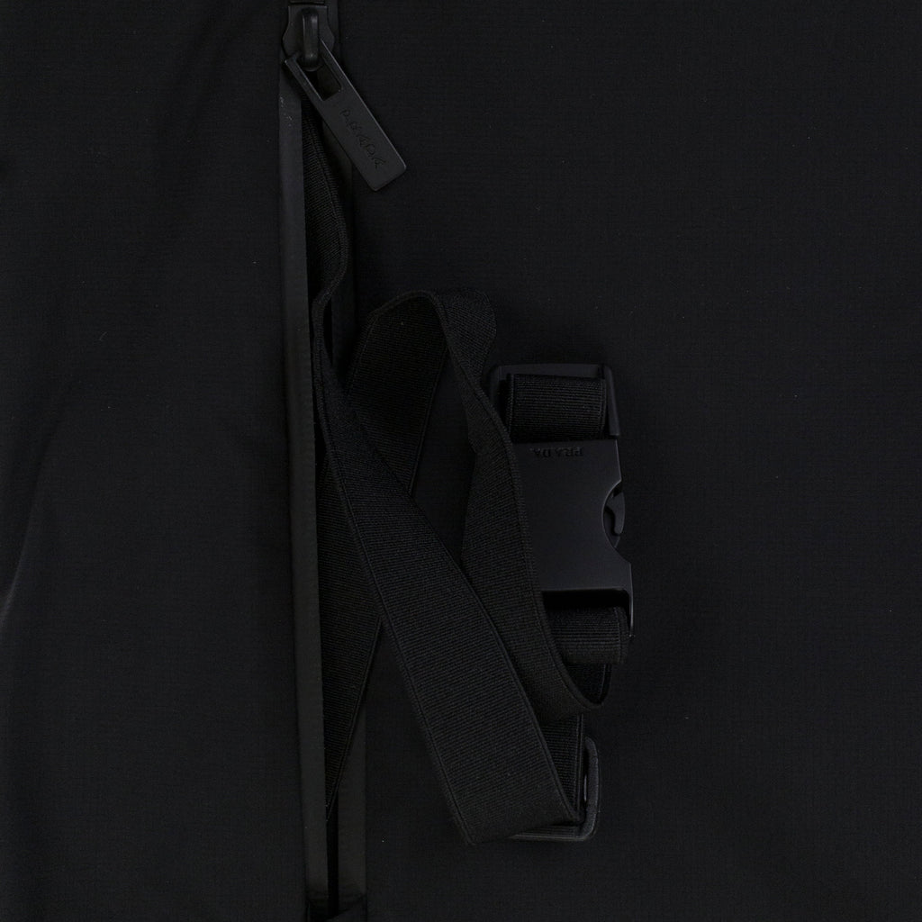 LOGO TECH VEST BLACK OUTERWEAR VESTS