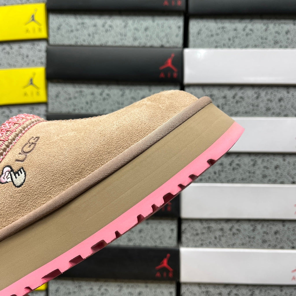 UGG Tazz Platform Slipper Boot in Chestnut