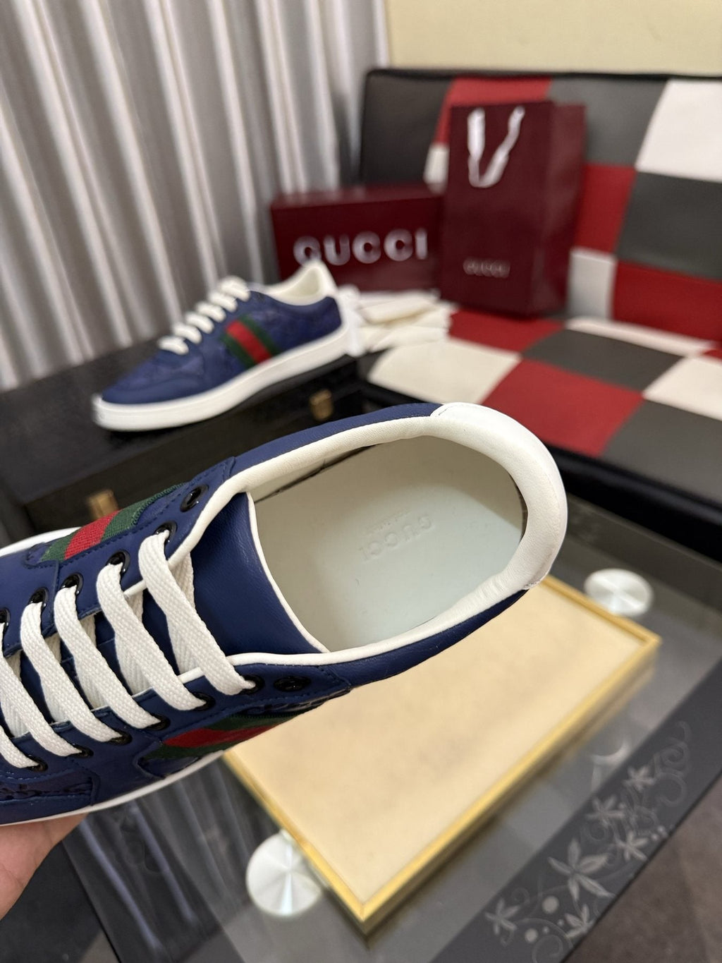Gucci Navy Stripe Low-Top Sneakers