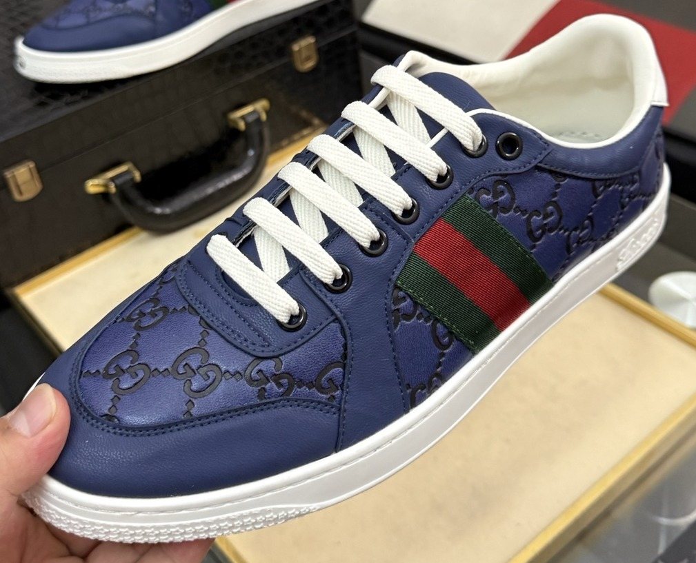 Gucci Navy Stripe Low-Top Sneakers