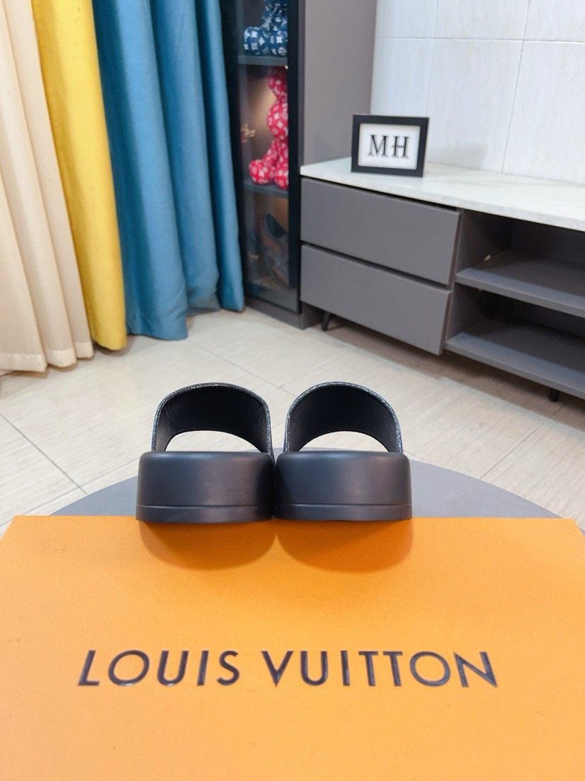 Louis Vuitton Black Men's Slide Sandals