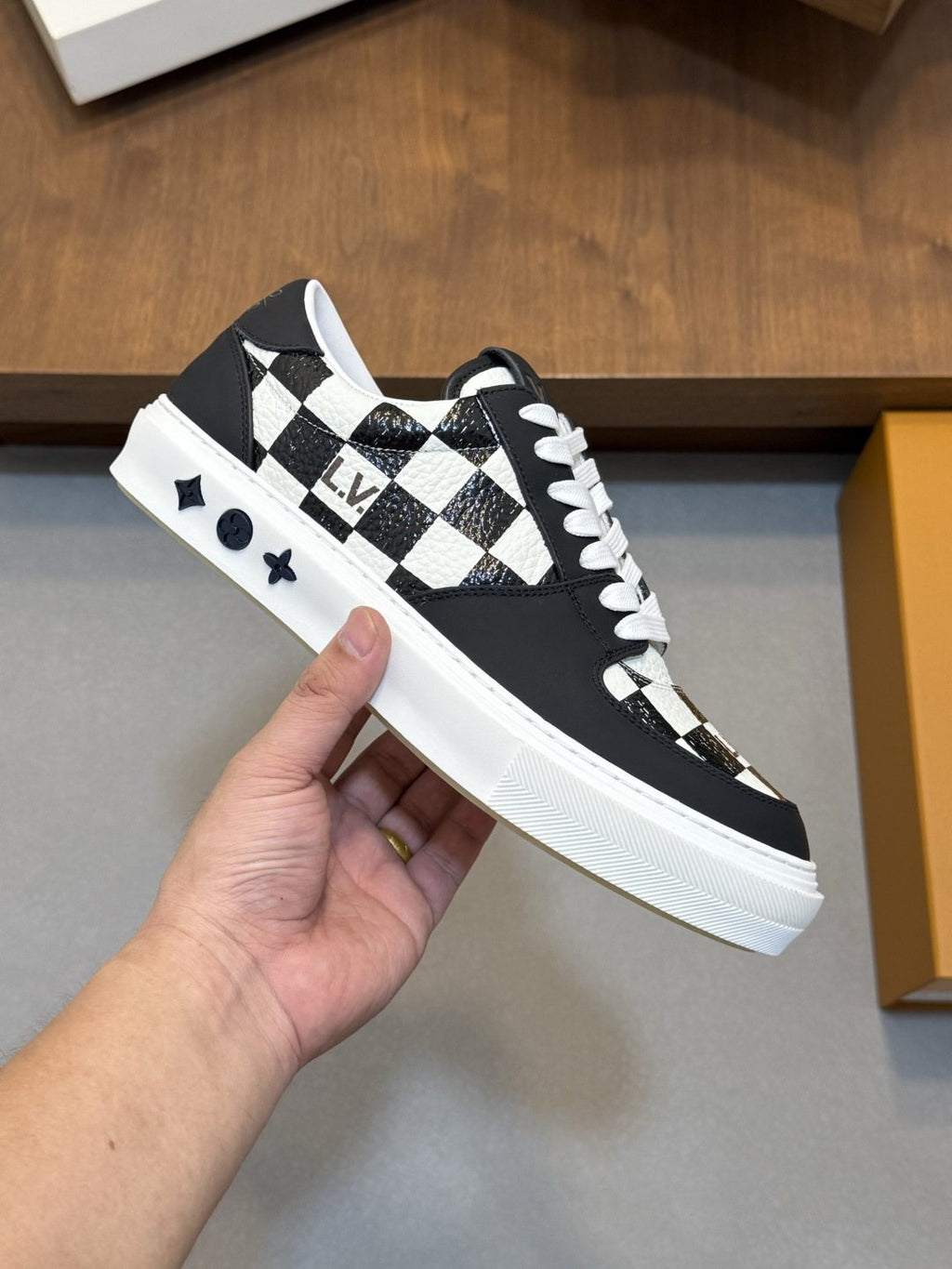 Louis Vuitton Checkerboard Low-Top Sneakers