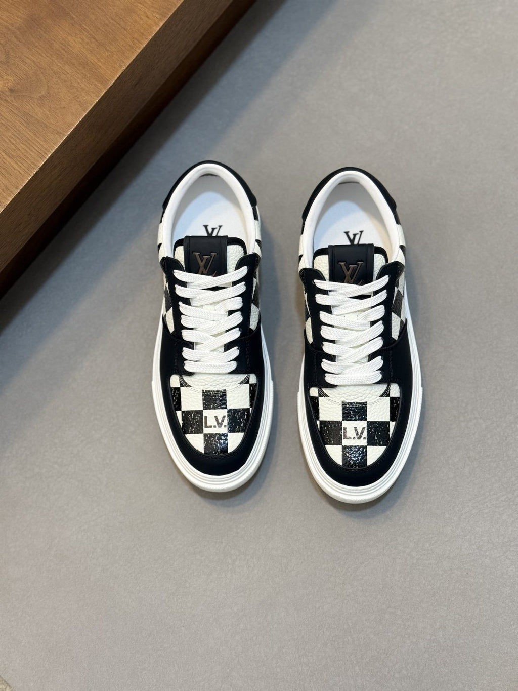 Louis Vuitton Checkerboard Low-Top Sneakers
