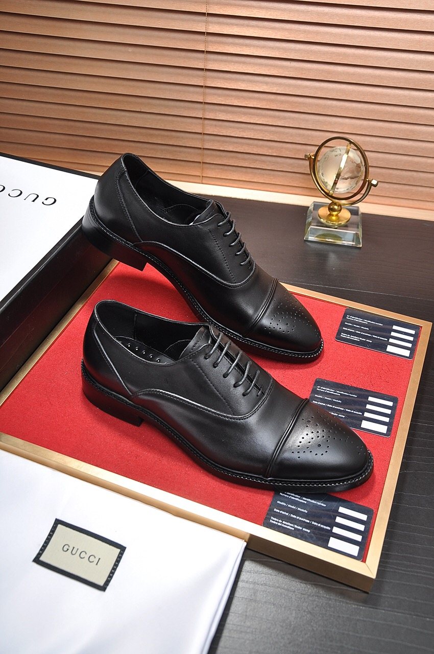 Gucci Men's Closed-Lace Dress Shoes