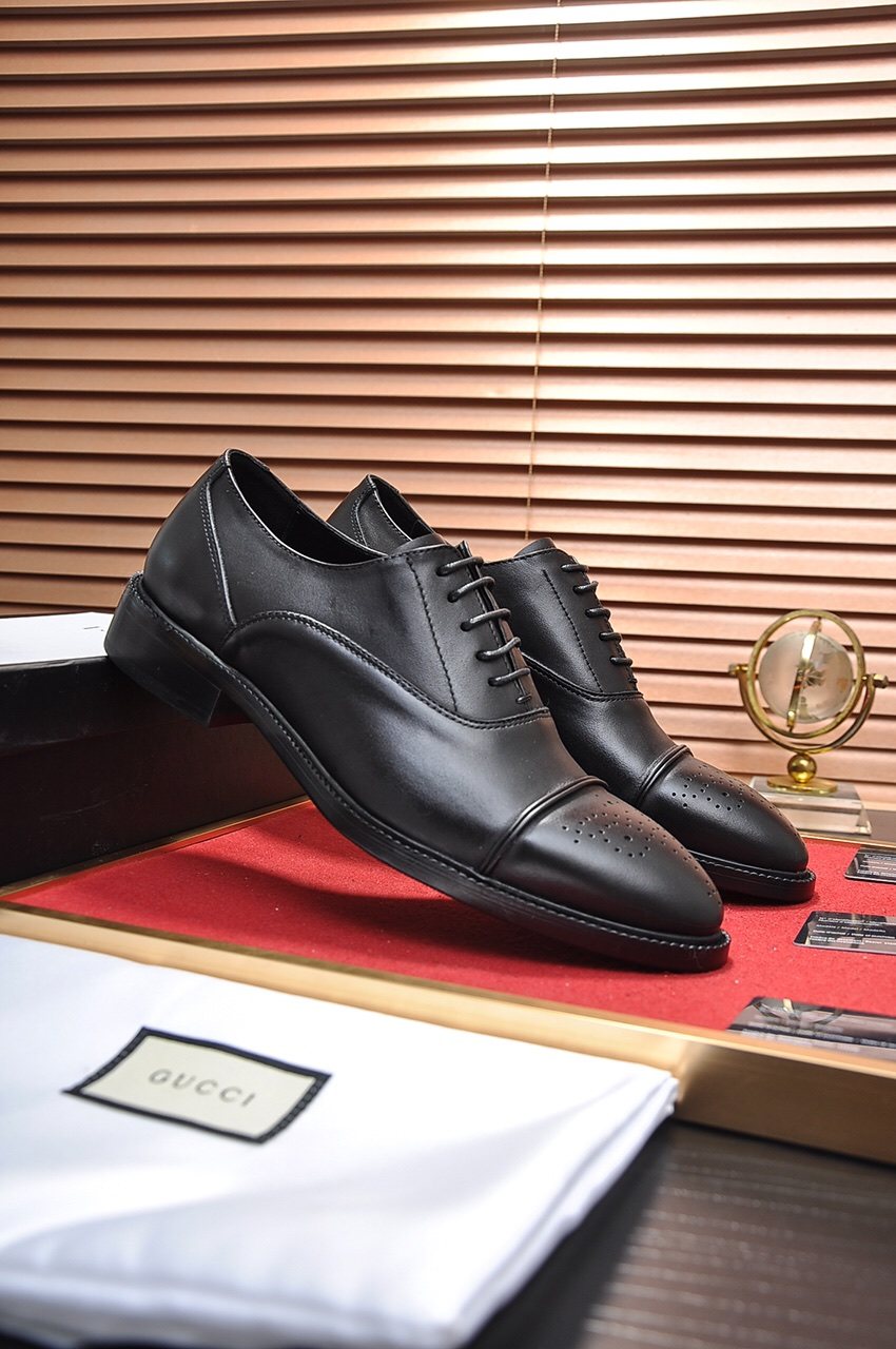 Gucci Men's Closed-Lace Dress Shoes